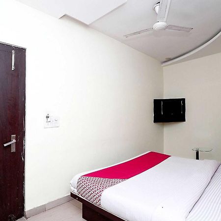 Oyo Flagship Hotel Krishna Chinhat Kültér fotó