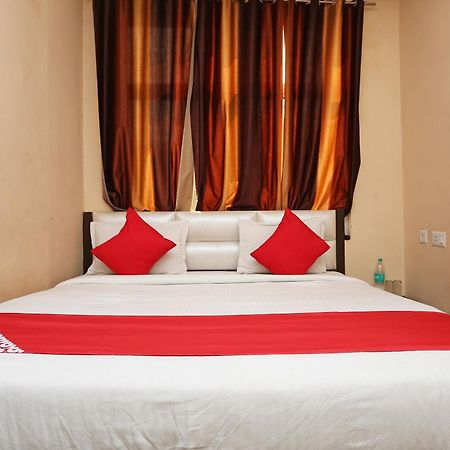 Oyo Flagship Hotel Krishna Chinhat Kültér fotó