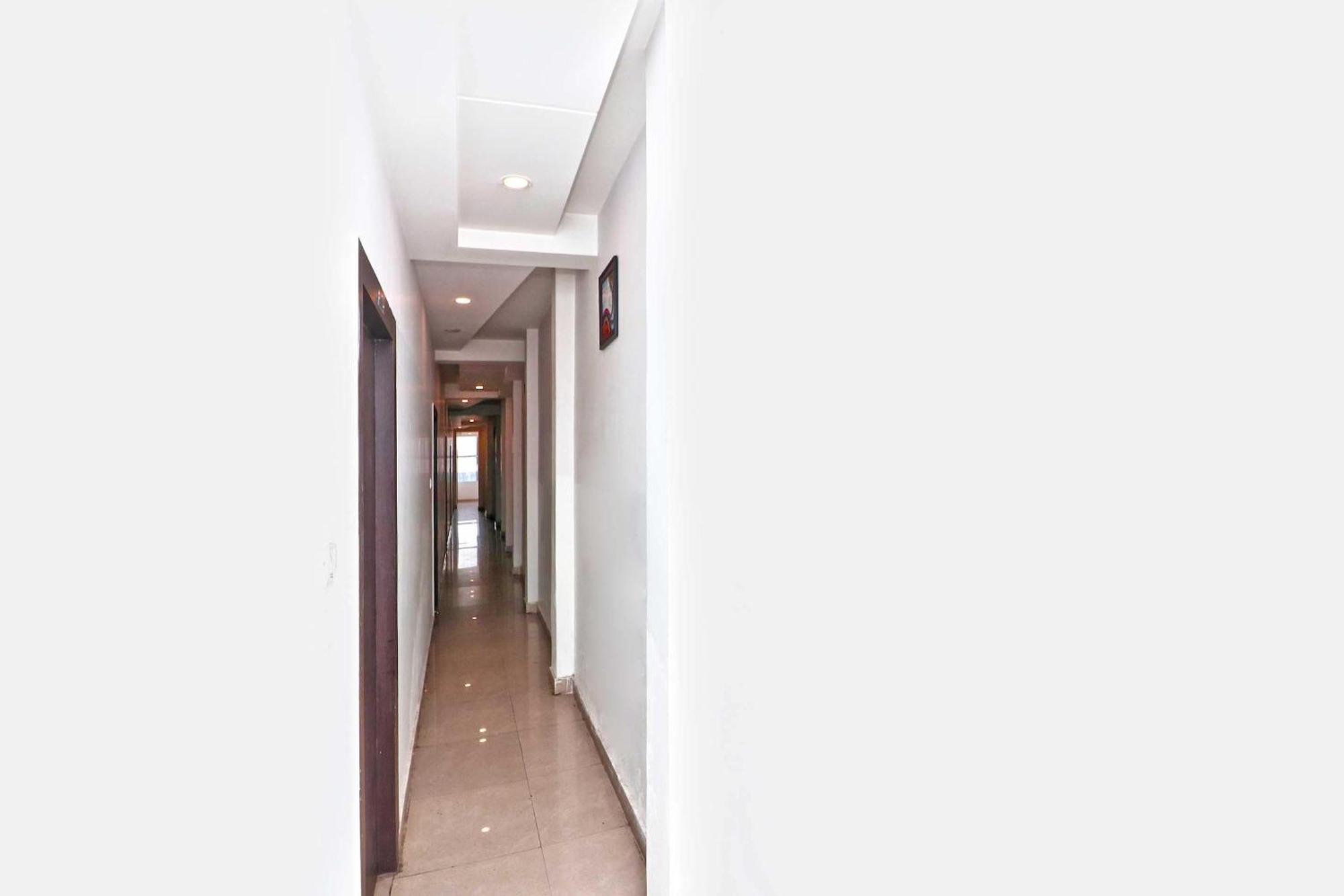 Oyo Flagship Hotel Krishna Chinhat Kültér fotó