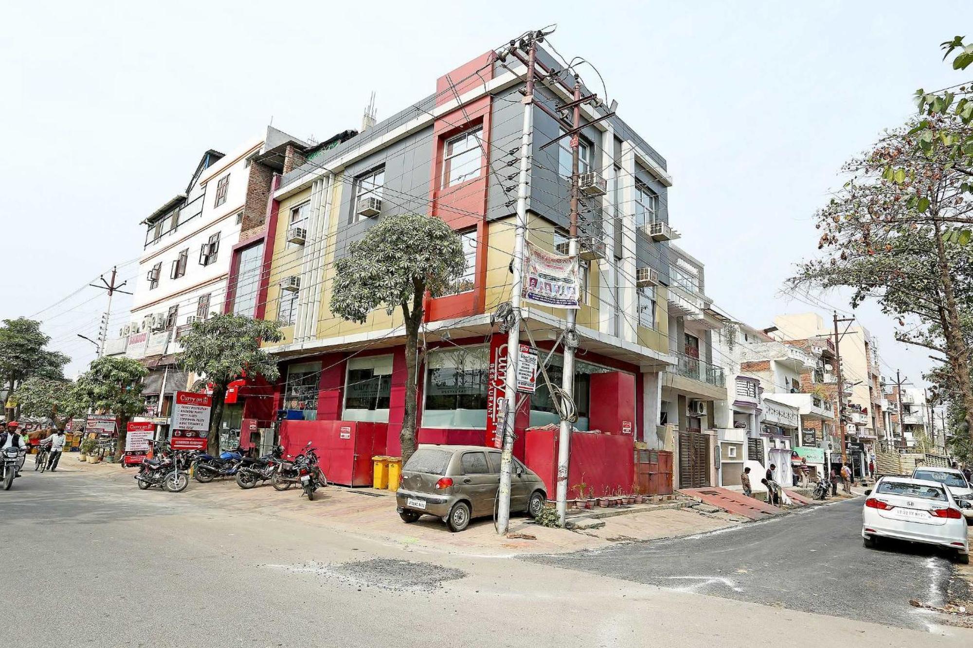 Oyo Flagship Hotel Krishna Chinhat Kültér fotó