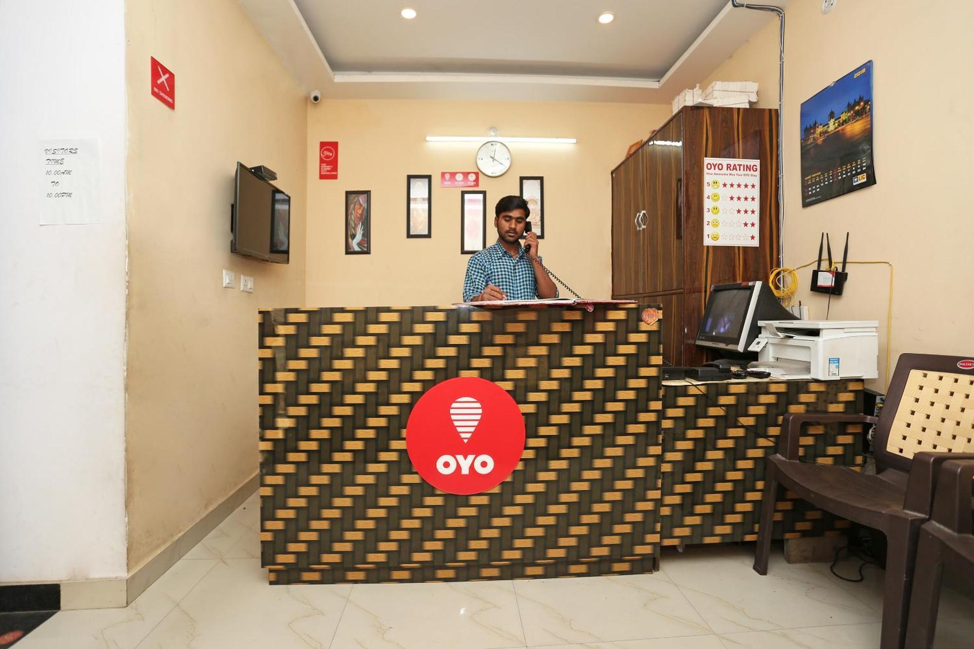 Oyo Flagship Hotel Krishna Chinhat Kültér fotó